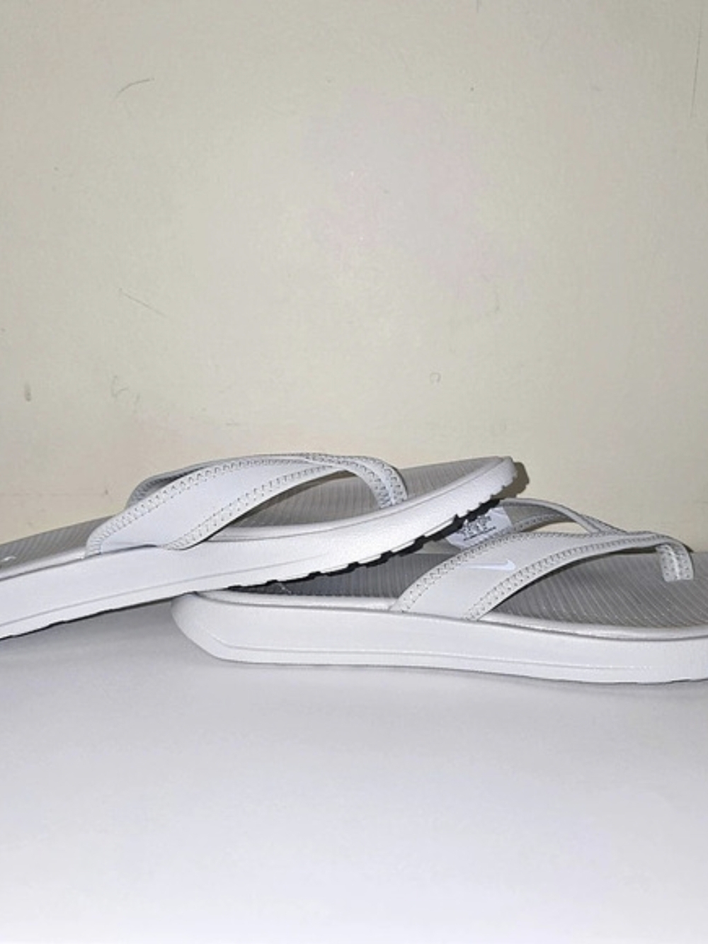 Nike Ultra Celso Thong Women's Size 7 Flip Flops Sandals Gray White 882698-001
